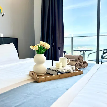 Silverscape Residence: Luxury Seaview Apartments with Infinity Pool Malacca Exterior photo
