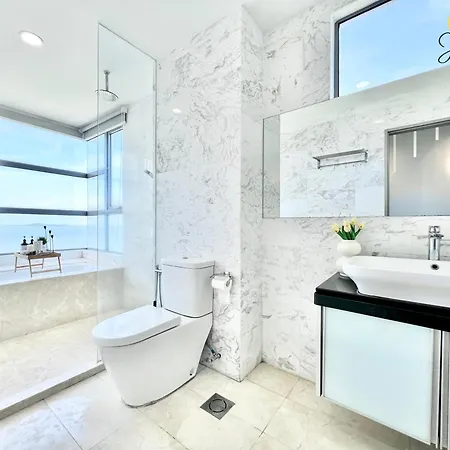 Silverscape Residence: Luxury Seaview Apartments with Infinity Pool Malacca Exterior photo