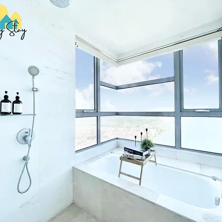 Silverscape Residence: Luxury Seaview Apartments with Infinity Pool Malacca Exterior photo