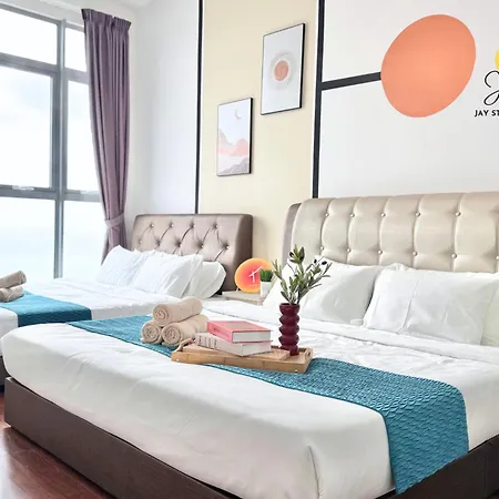 Silverscape Residence: Luxury Seaview Apartments with Infinity Pool Malacca Exterior photo